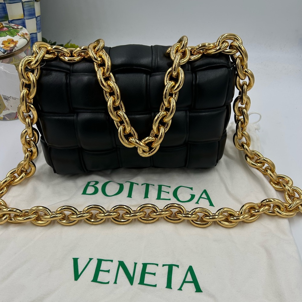 Women's Bottega Venetta Maxi lambskin intreccio padded chain cassette Crossbody - Picture 1 of 13